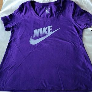 Nike Logo Tee - Medium